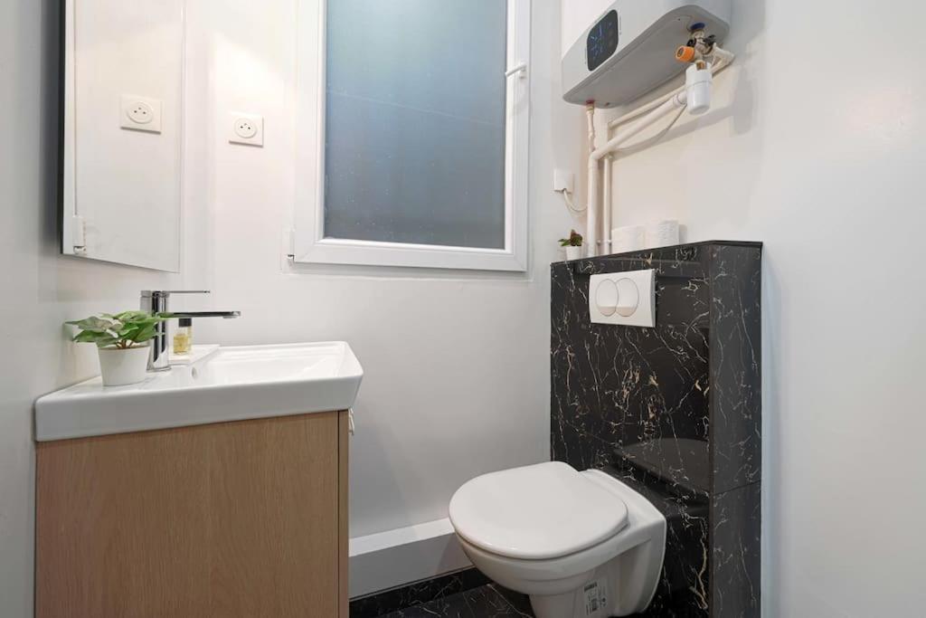Modern, Bright And Fully Renovated Appartement Parijs