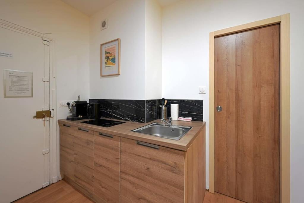 Appartement Modern, Bright And Fully Renovated Parijs
