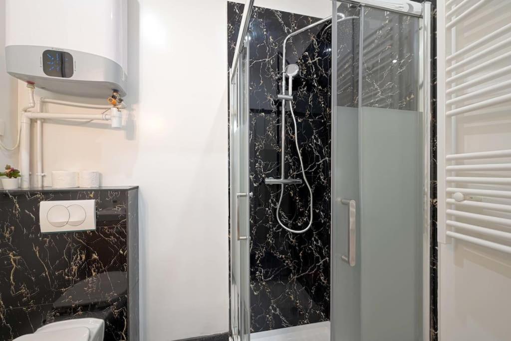 Appartement Modern, Bright And Fully Renovated Parijs